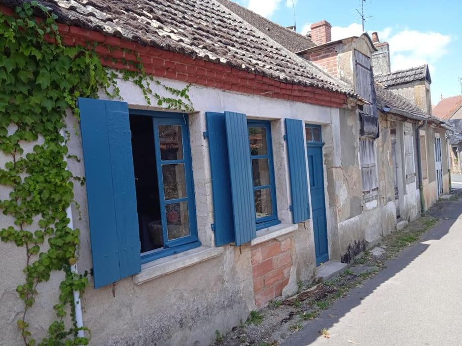 Petite Maison De Village Ygrande Exteriör bild