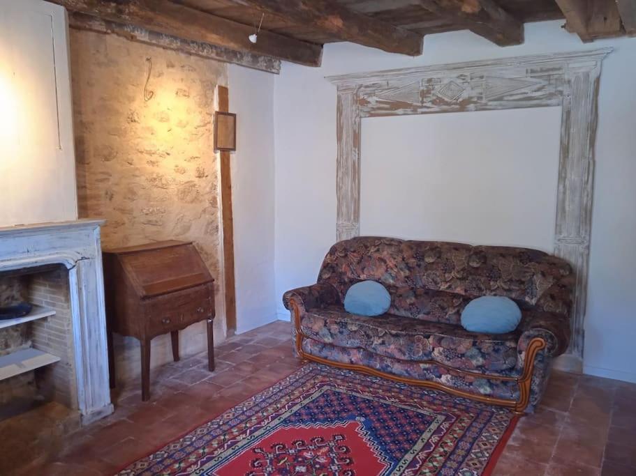 Petite Maison De Village Ygrande Exteriör bild